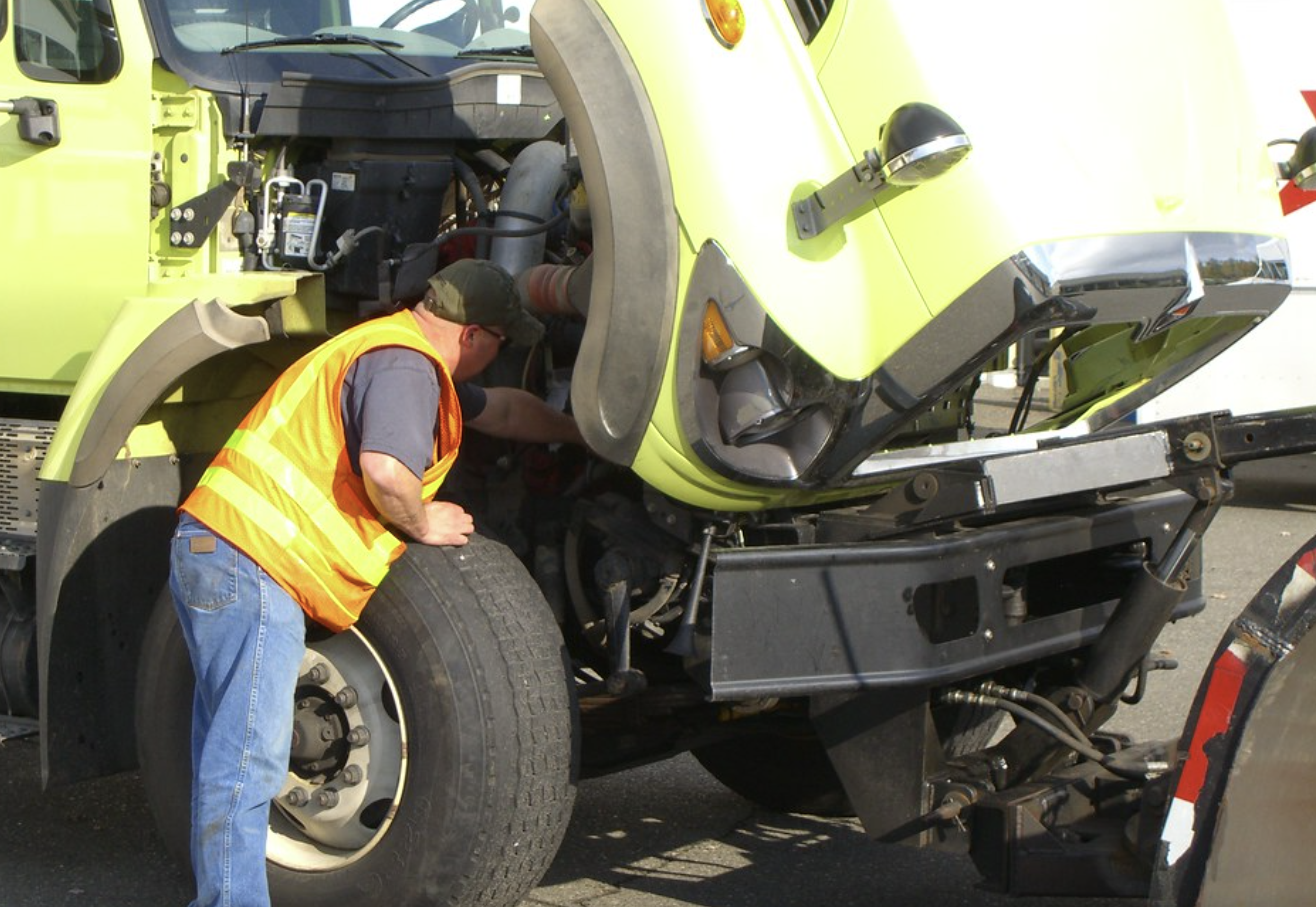 this image shows on-site truck repair in Carrum Downs, VIC